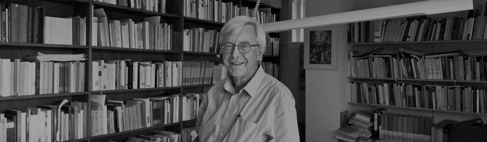 In de eerste aflevering gaat Monica Bakker van Comenius Leergangen, in gesprek met Denker des Vaderlands Paul van Tongeren.